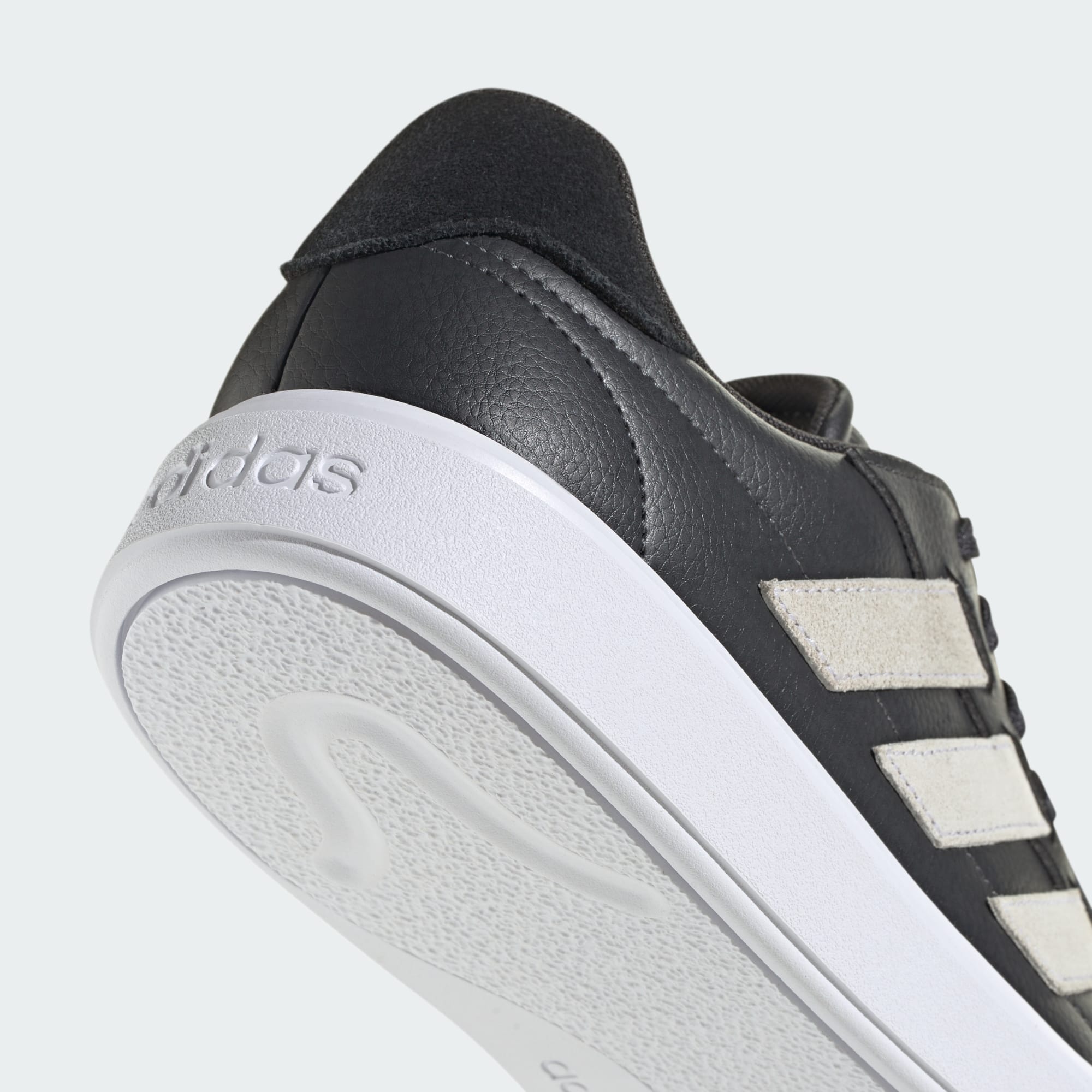 ADIDAS COURTBLOCK IG6861